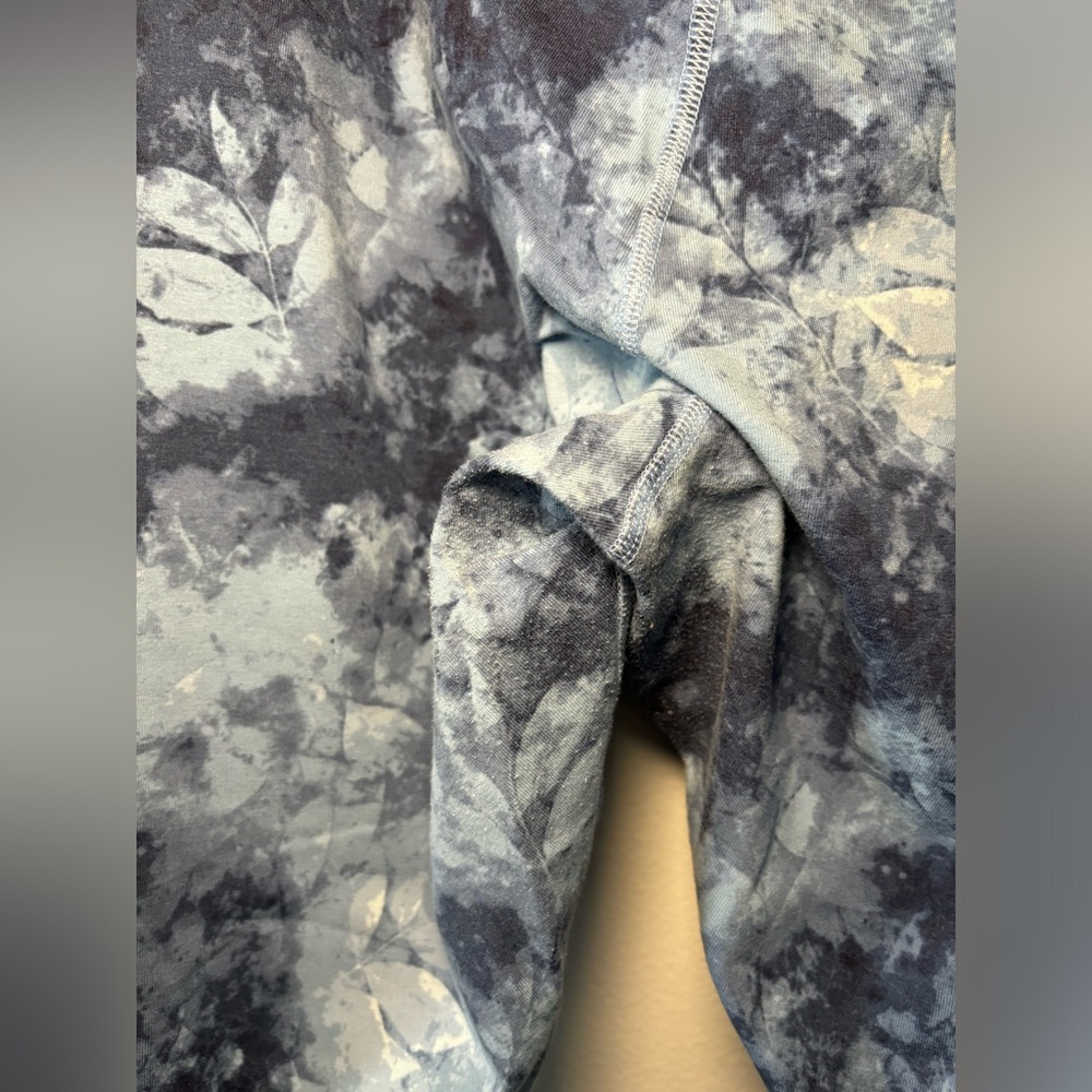 Old Navy Powerchill Extra High-Rise Leggings - Picture 4 of 7